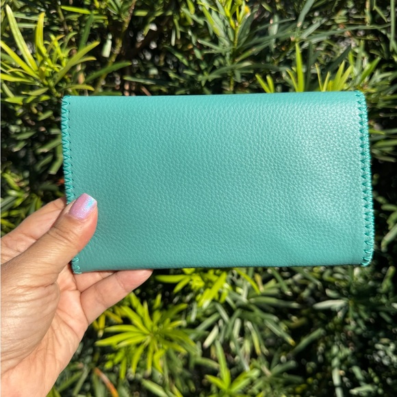Lyons Leather Co. Turq Travel Wallet - Picture 2 of 3